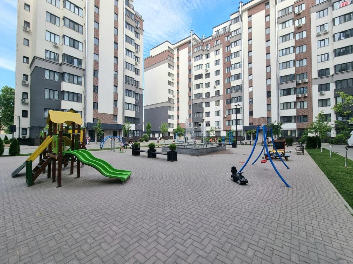 Center, Albisoara Str., 1Bedroom And Living With Balcony Chişinău Esterno foto
