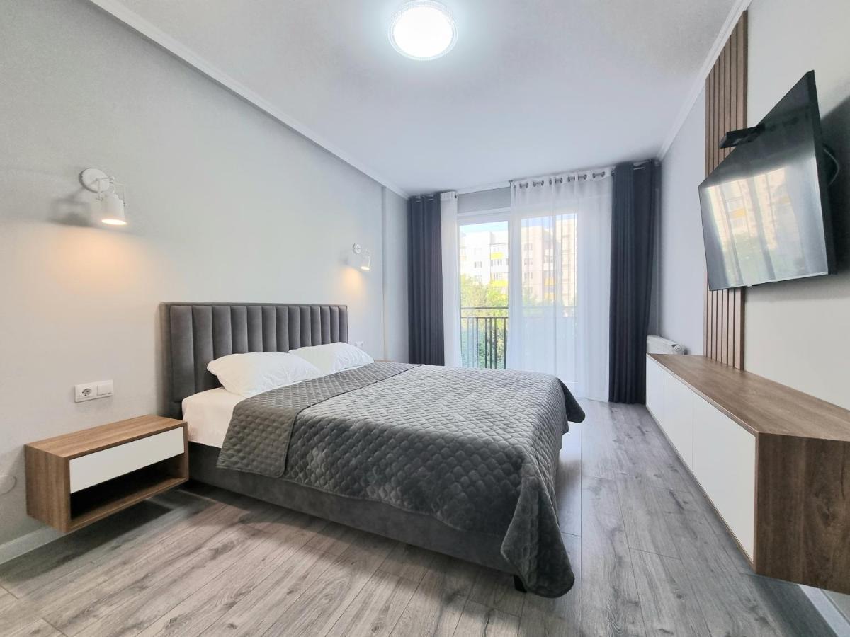 Center, Albisoara Str., 1Bedroom And Living With Balcony Chişinău Esterno foto