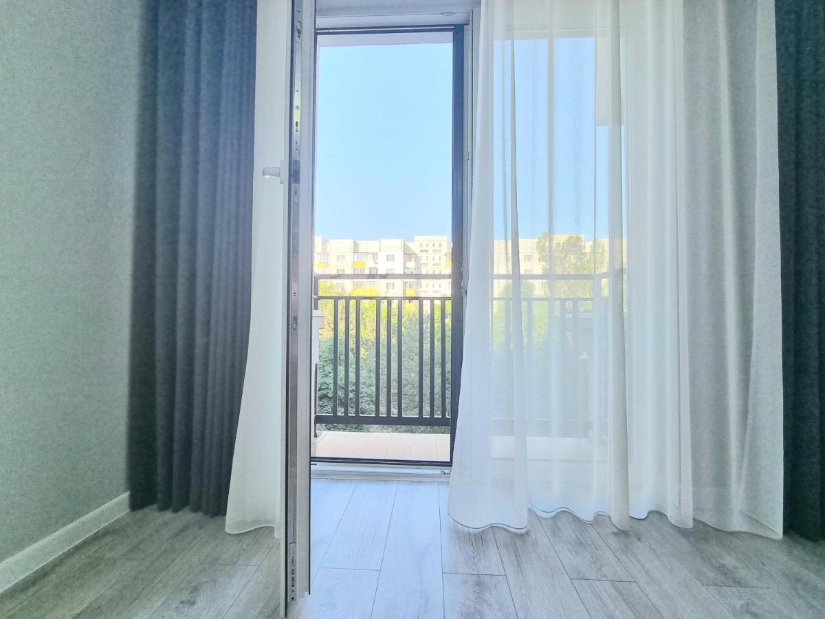 Center, Albisoara Str., 1Bedroom And Living With Balcony Chişinău Esterno foto