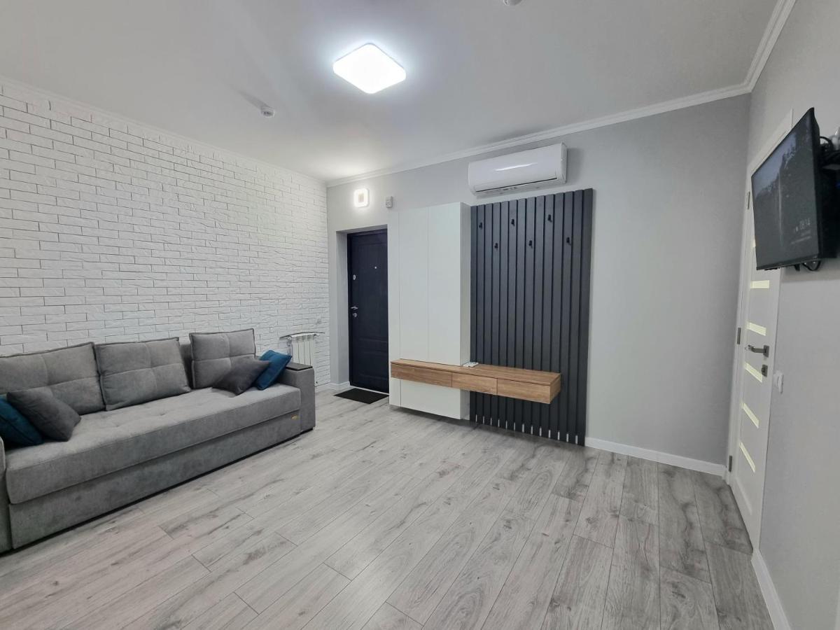 Center, Albisoara Str., 1Bedroom And Living With Balcony Chişinău Esterno foto