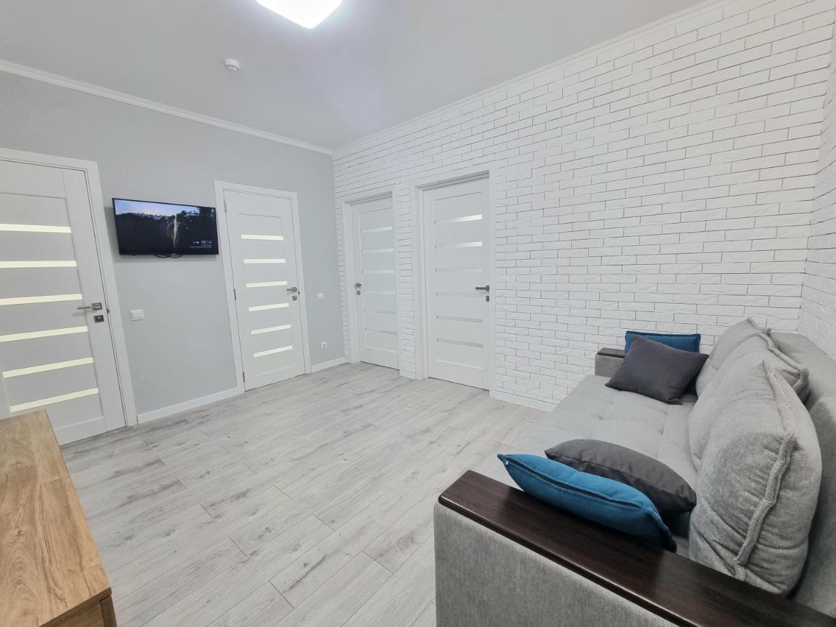 Center, Albisoara Str., 1Bedroom And Living With Balcony Chişinău Esterno foto